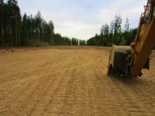 Für das Nasslager muss der Boden verdichtet werden