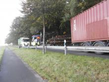 Holzmafia (aus Belgien/Rumänien) räumt (überfallartig: mit 5 LKW und einem Kranwagen) im Wald in 48739 Legden (FVSH) am 7.10.2019 die zuvor mit brutalen Holzerntenmethoden geschlagenen Buchen aus dem ehemals schönen Mischwald ab. Zum nächsten Hafen, um dann nach China exportiert zu werden???