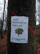 Eine der Eichen, die gefällt werden soll; Plakat eines aktiven