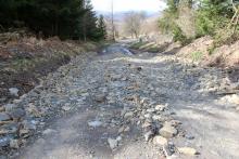 Wegeschaden L4 - große Steine - Nähe Neuntel